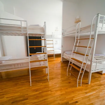 Hostel New Generation Center *